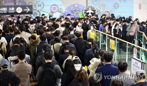 `지옥철`에서 내리는 서울교통공사…김포골드라인 후속 운영업체 공모